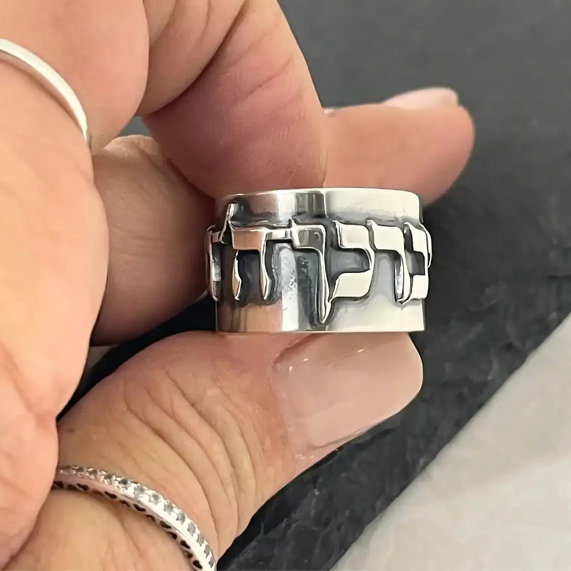 טבעת נירוסטה לגברים בעיצוב גותי